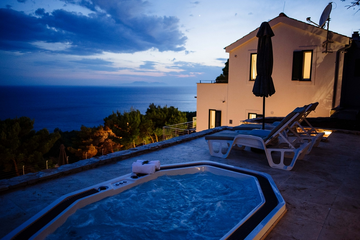 4-Bedroom Villa in Sv. Nedjelja for 8 Guests