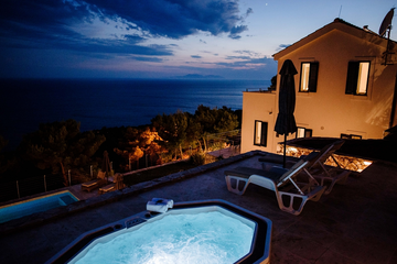 4-Bedroom Villa in Sv. Nedjelja for 8 Guests