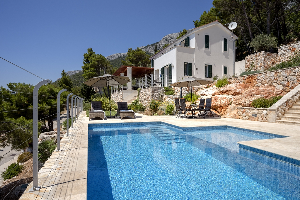 4-Bedroom Villa in Sv. Nedjelja for 8 Guests