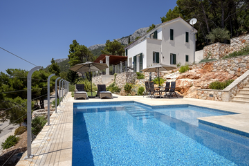 4-Bedroom Villa in Sv. Nedjelja for 8 Guests