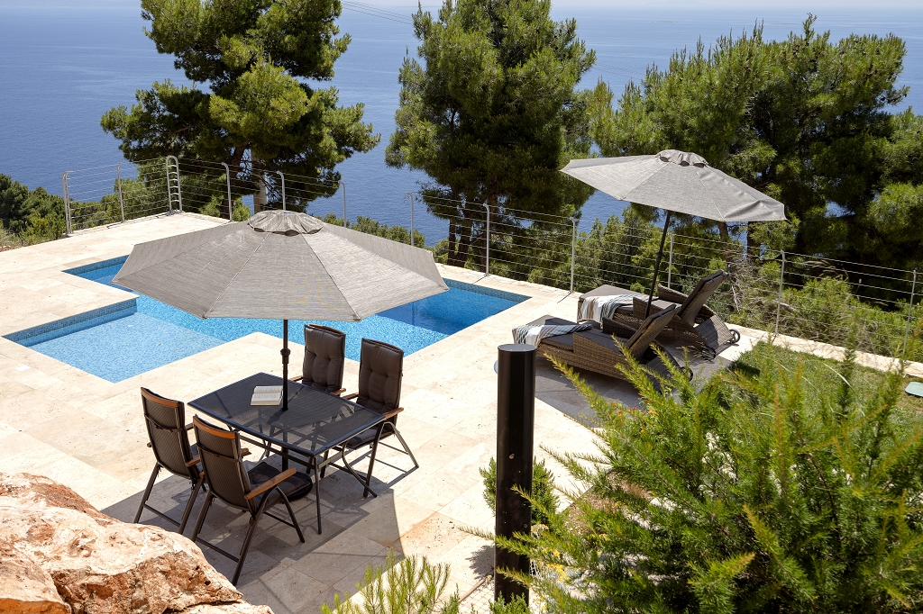 4-Bedroom Villa in Sv. Nedjelja for 8 Guests