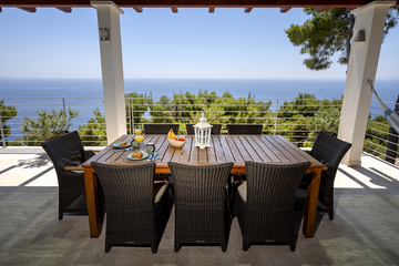 4-Bedroom Villa in Sv. Nedjelja for 8 Guests