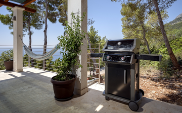 4-Bedroom Villa in Sv. Nedjelja for 8 Guests