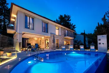 4-Bedroom Villa in Vrboska with Infinity Pool