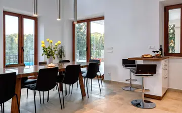 4-Bedroom Villa in Vrboska with Infinity Pool