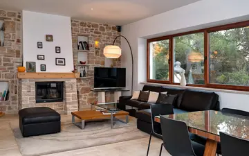 4-Bedroom Villa in Vrboska with Infinity Pool