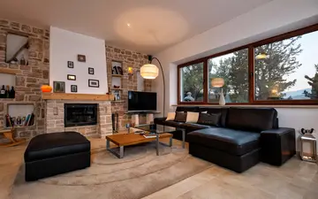 4-Bedroom Villa in Vrboska with Infinity Pool