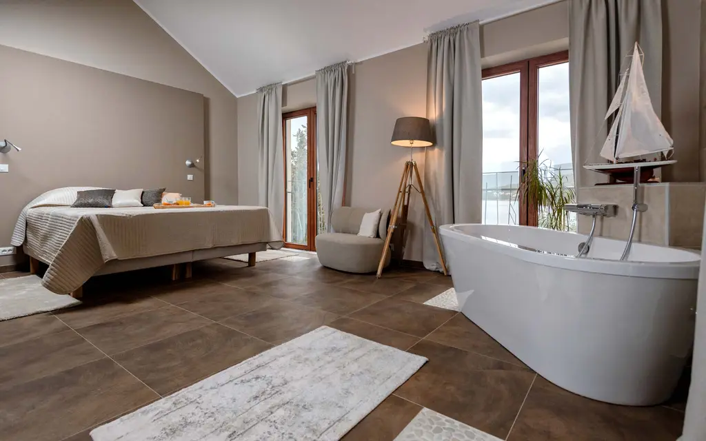 4-Bedroom Villa in Vrboska with Infinity Pool