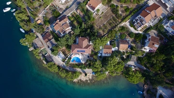 4-Bedroom Villa in Vrboska with Infinity Pool