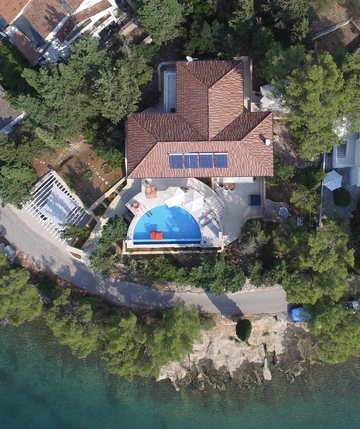 4-Bedroom Villa in Vrboska with Infinity Pool