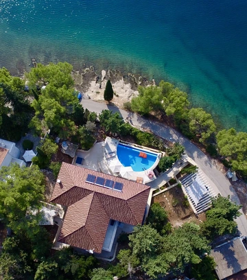 4-Bedroom Villa in Vrboska with Infinity Pool