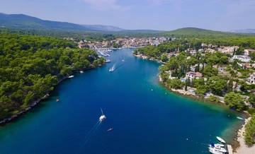 4-Bedroom Villa in Vrboska with Infinity Pool