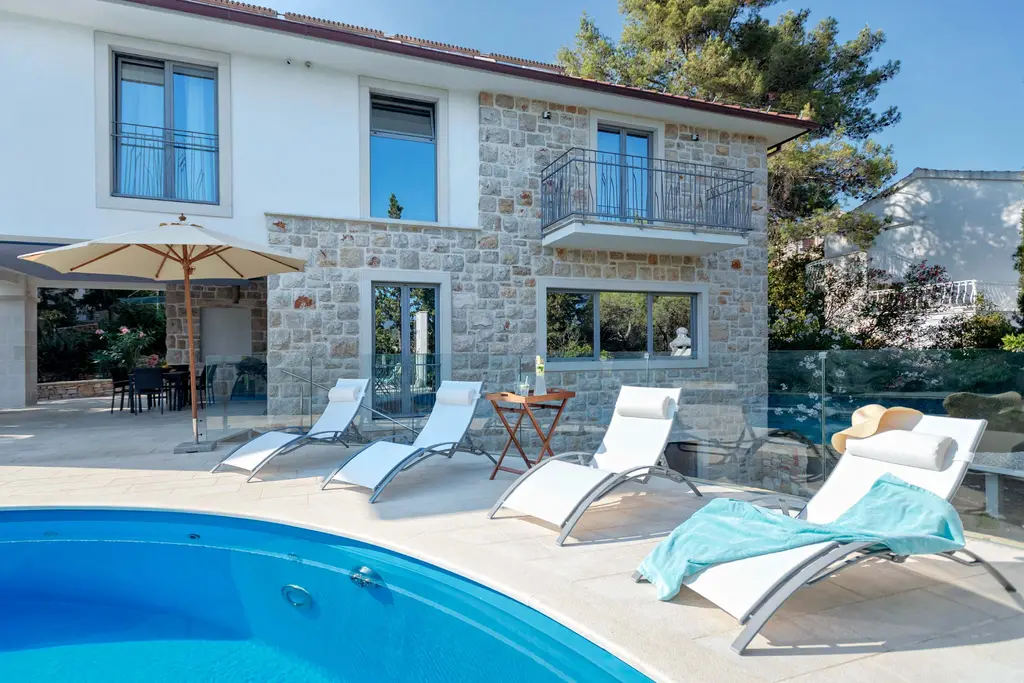 4-Bedroom Villa in Vrboska with Infinity Pool