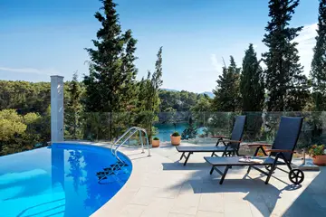 4-Bedroom Villa in Vrboska with Infinity Pool
