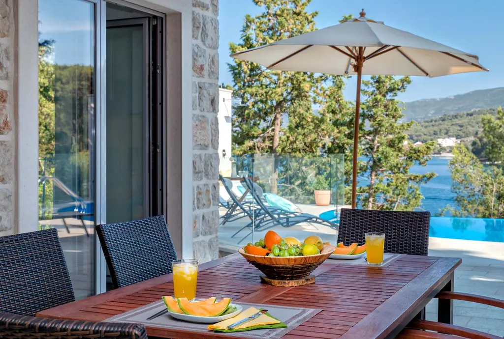 4-Bedroom Villa in Vrboska with Infinity Pool