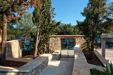 4-Bedroom Villa in Vrboska with Infinity Pool