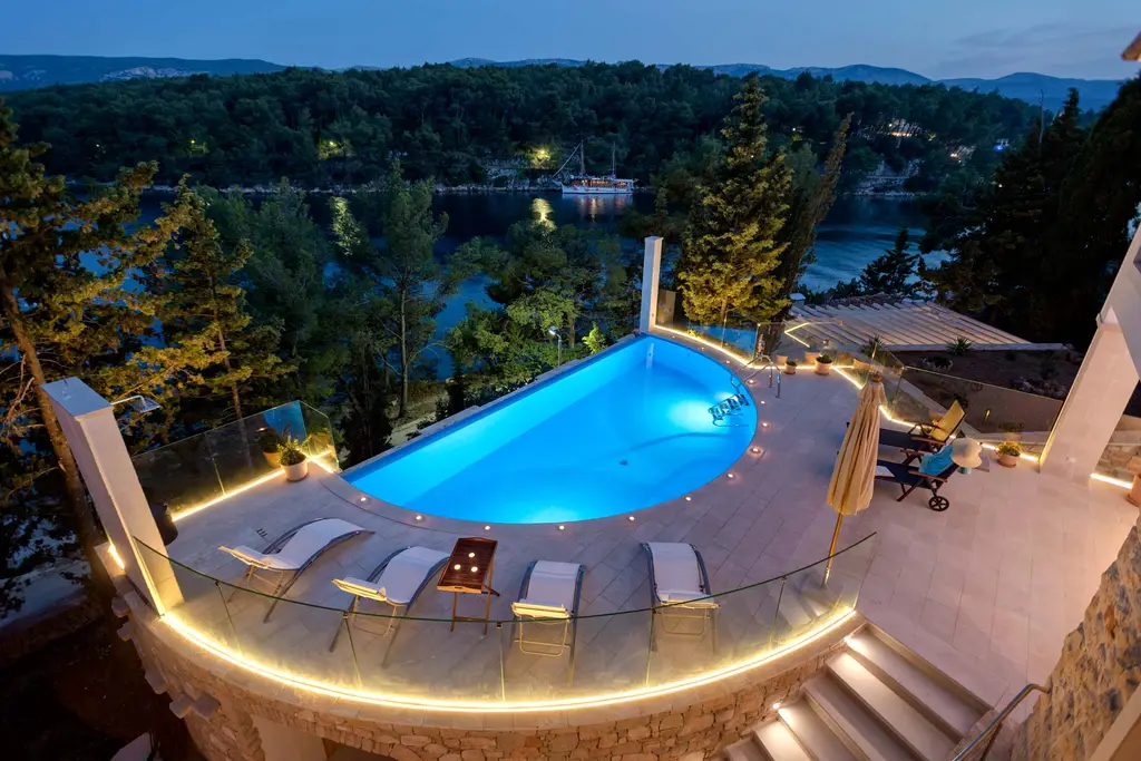 4-Bedroom Villa in Vrboska with Infinity Pool