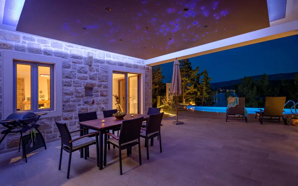 4-Bedroom Villa in Vrboska with Infinity Pool