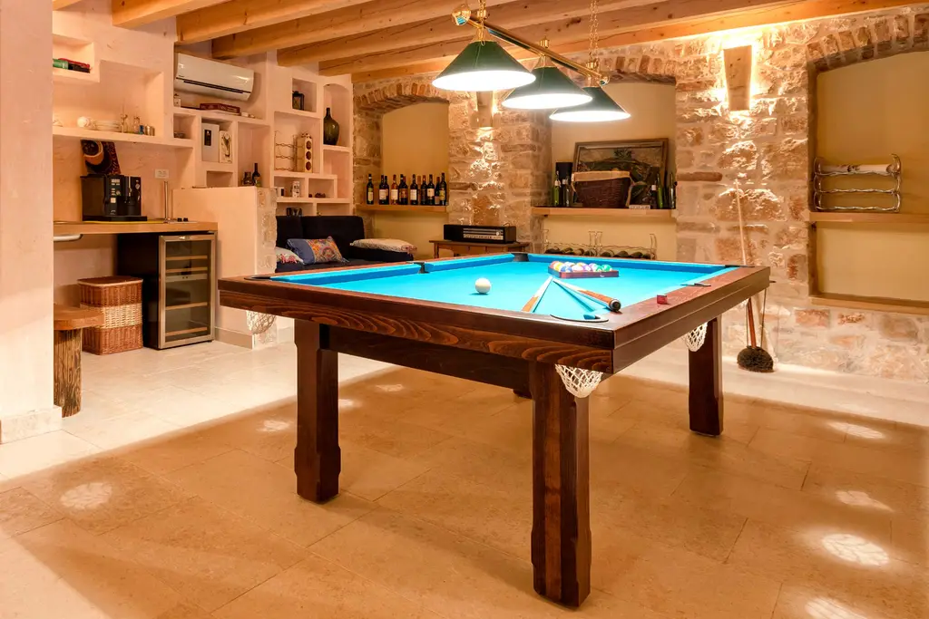 4-Bedroom Villa in Vrboska with Infinity Pool