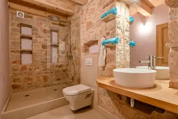 4-Bedroom Villa in Vrboska with Infinity Pool