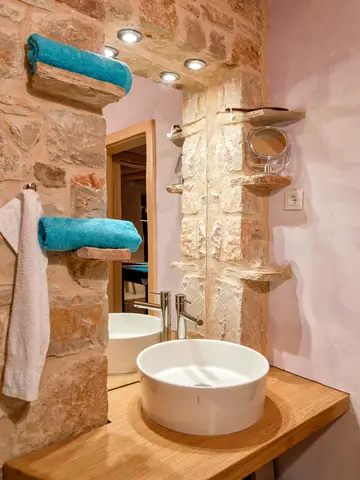 4-Bedroom Villa in Vrboska with Infinity Pool