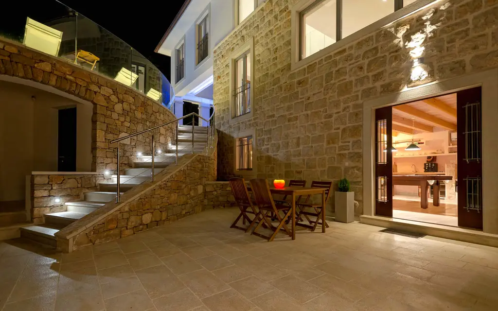 4-Bedroom Villa in Vrboska with Infinity Pool