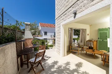 4-Bedroom Villa in Vrboska for Up to 11 Guests