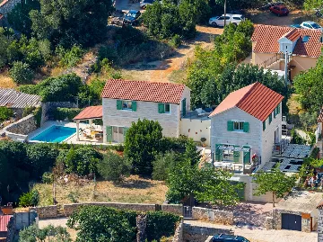4-Bedroom Villa in Vrboska for Up to 11 Guests