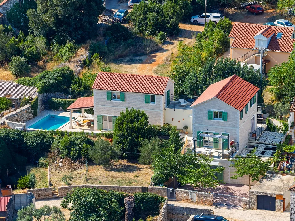 4-Bedroom Villa in Vrboska for Up to 11 Guests