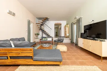 4-Bedroom Villa in Vrboska for Up to 11 Guests