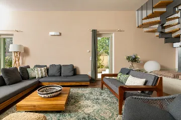 4-Bedroom Villa in Vrboska for Up to 11 Guests