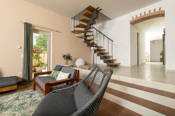 4-Bedroom Villa in Vrboska for Up to 11 Guests