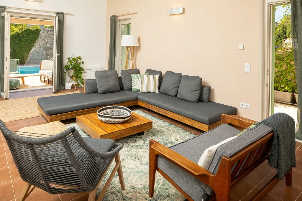 4-Bedroom Villa in Vrboska for Up to 11 Guests