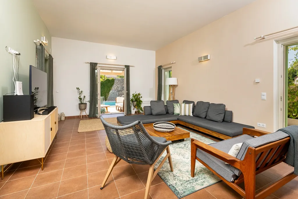 4-Bedroom Villa in Vrboska for Up to 11 Guests