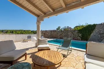 4-Bedroom Villa in Vrboska for Up to 11 Guests