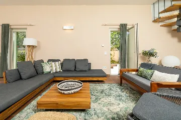 4-Bedroom Villa in Vrboska for Up to 11 Guests