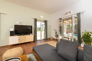 4-Bedroom Villa in Vrboska for Up to 11 Guests