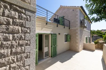 4-Bedroom Villa in Vrboska for Up to 11 Guests