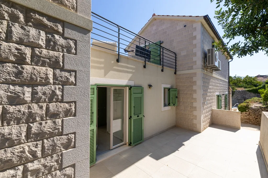4-Bedroom Villa in Vrboska for Up to 11 Guests
