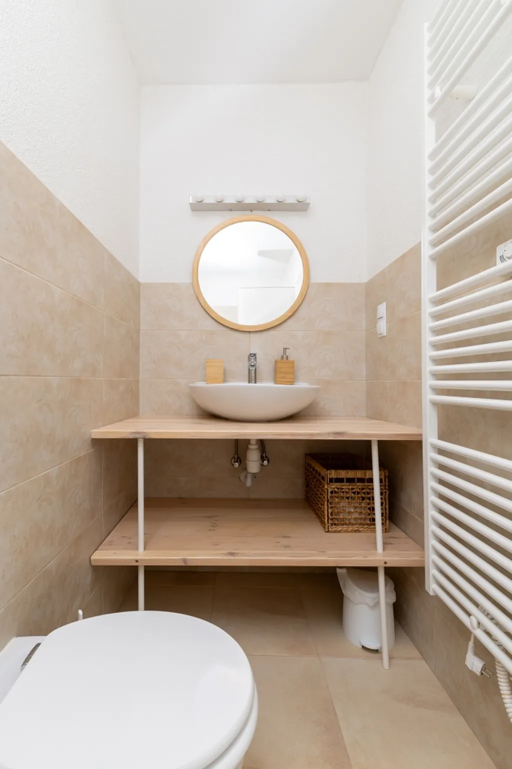 4-Bedroom Villa in Vrboska for Up to 11 Guests