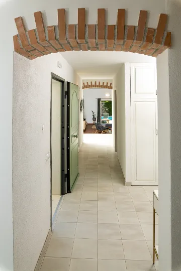 4-Bedroom Villa in Vrboska for Up to 11 Guests