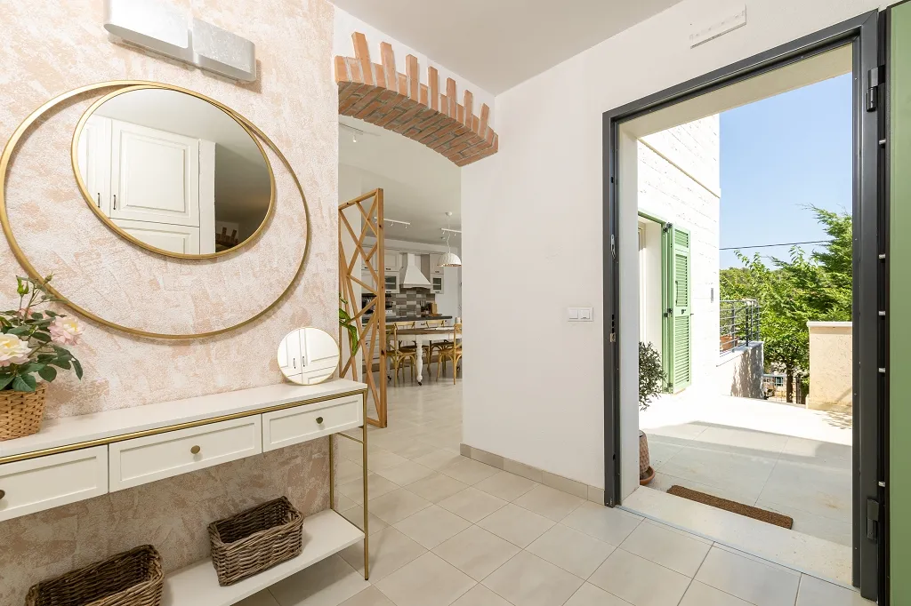 4-Bedroom Villa in Vrboska for Up to 11 Guests