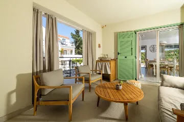 4-Bedroom Villa in Vrboska for Up to 11 Guests