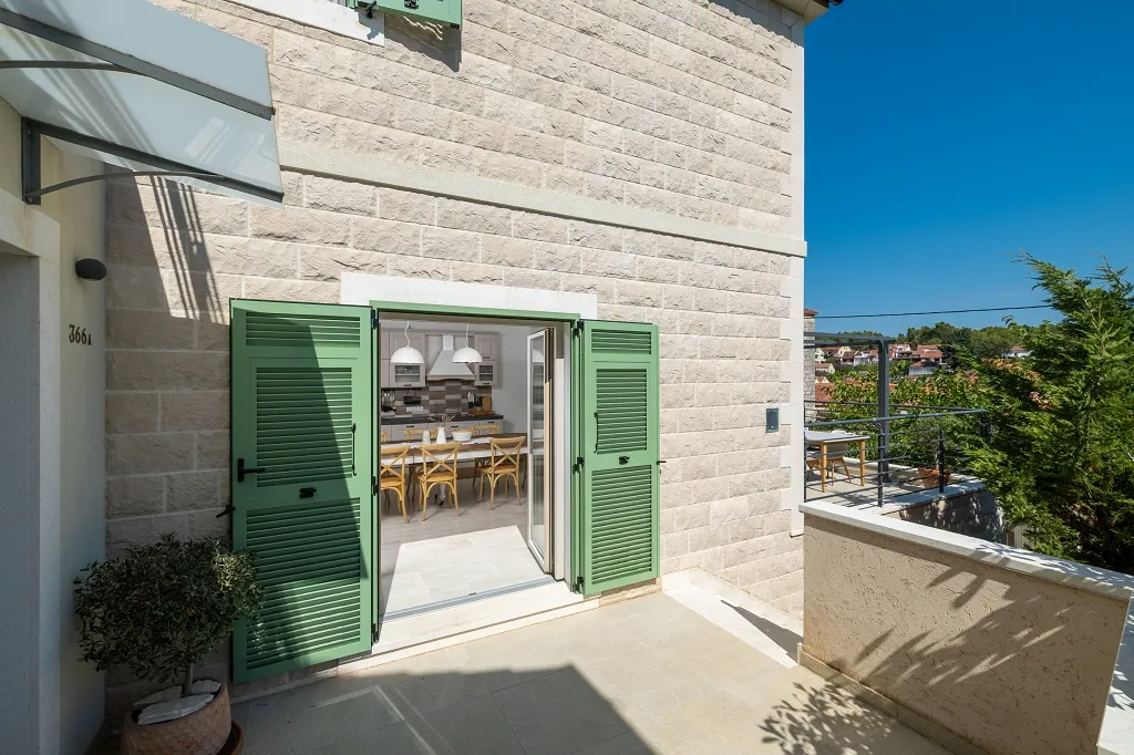 4-Bedroom Villa in Vrboska for Up to 11 Guests