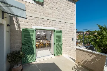 4-Bedroom Villa in Vrboska for Up to 11 Guests