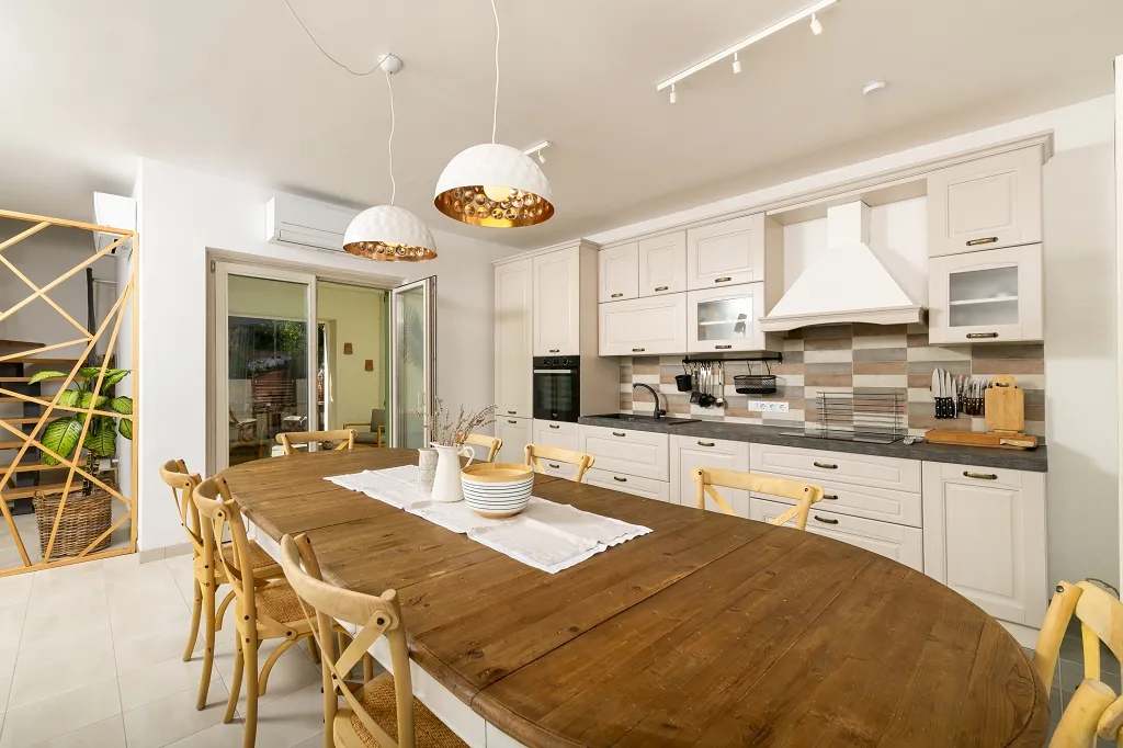 4-Bedroom Villa in Vrboska for Up to 11 Guests
