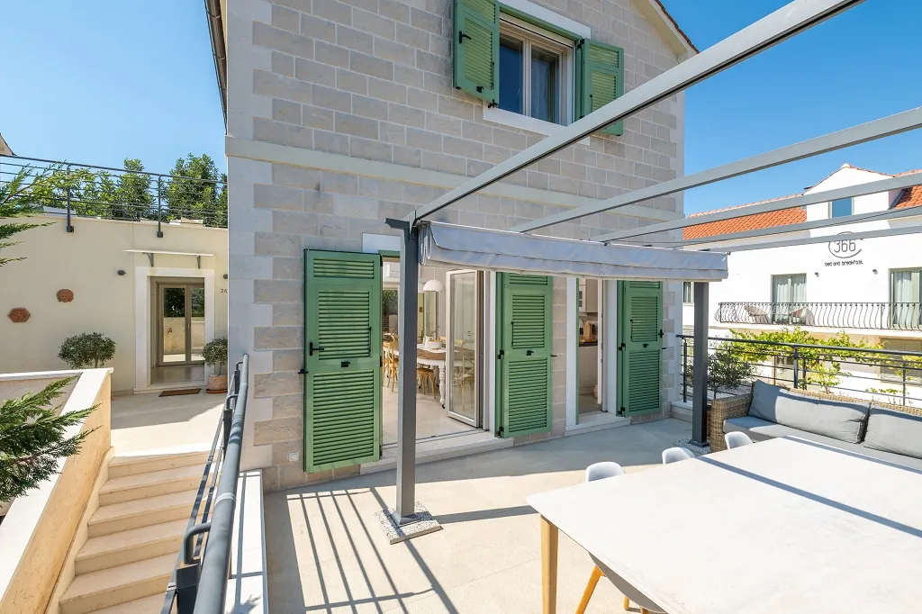 4-Bedroom Villa in Vrboska for Up to 11 Guests