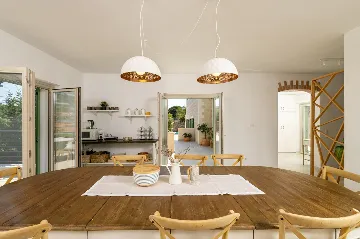 4-Bedroom Villa in Vrboska for Up to 11 Guests