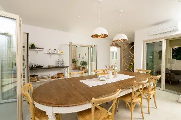 4-Bedroom Villa in Vrboska for Up to 11 Guests