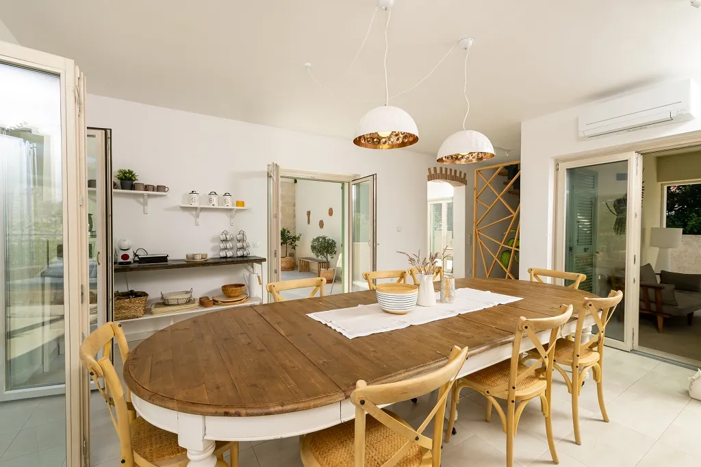 4-Bedroom Villa in Vrboska for Up to 11 Guests